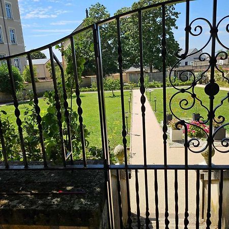 Chambres D'Hotes De Luxe Cote Parc-Cote Jardin Avec Parking Prive Gratuit Nevers Exterior photo