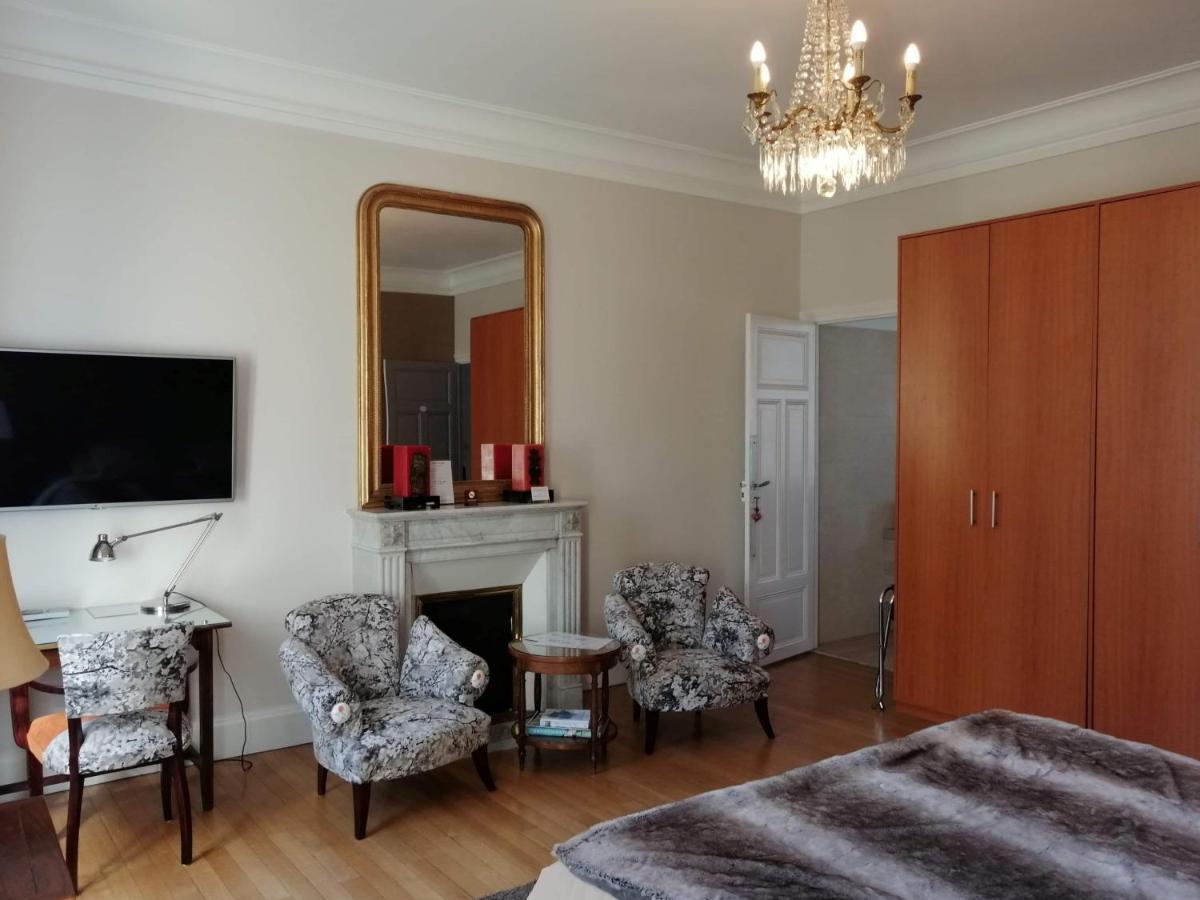 Chambres D'Hotes De Luxe Cote Parc-Cote Jardin Avec Parking Prive Gratuit Nevers Exterior photo