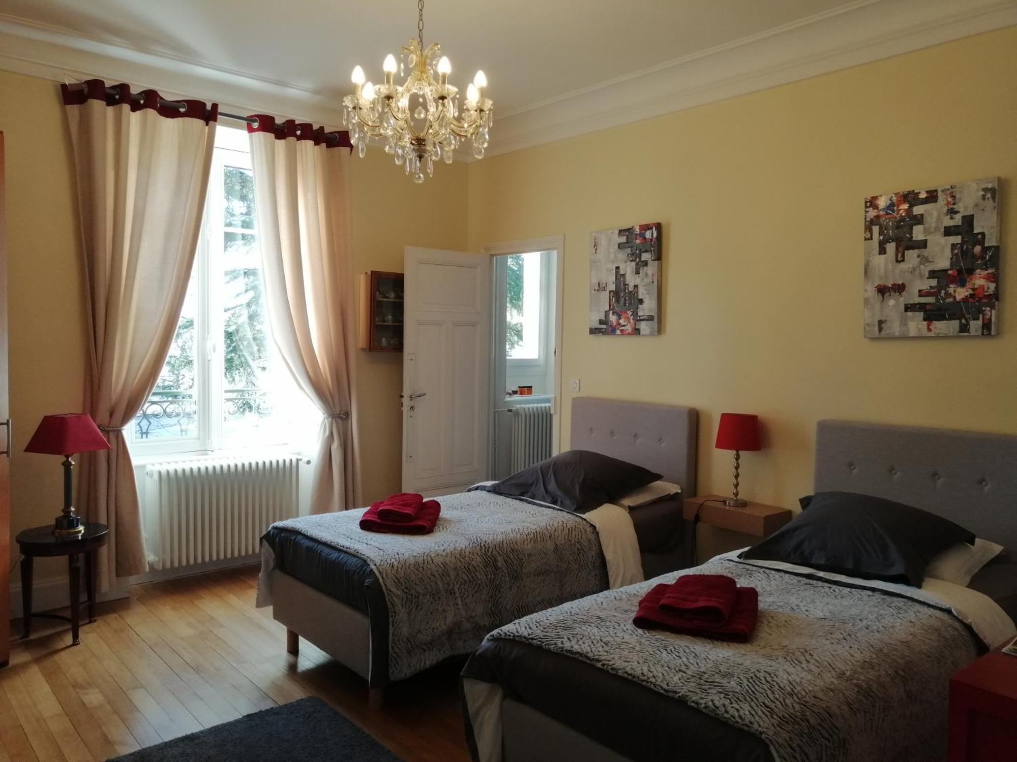 Chambres D'Hotes De Luxe Cote Parc-Cote Jardin Avec Parking Prive Gratuit Nevers Exterior photo