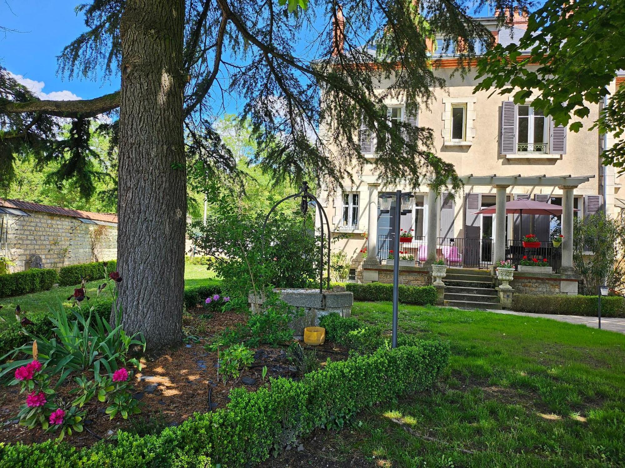 Chambres D'Hotes De Luxe Cote Parc-Cote Jardin Avec Parking Prive Gratuit Nevers Exterior photo