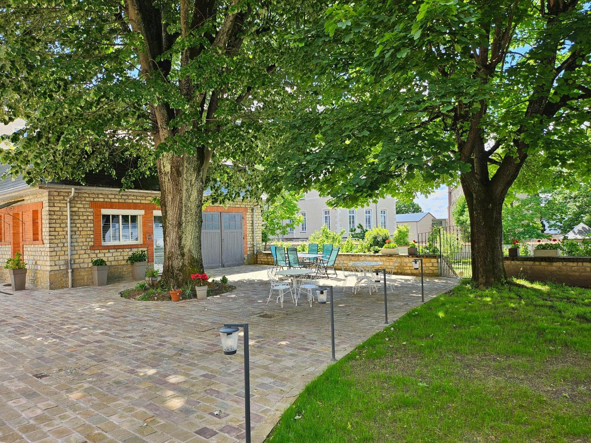 Chambres D'Hotes De Luxe Cote Parc-Cote Jardin Avec Parking Prive Gratuit Nevers Exterior photo
