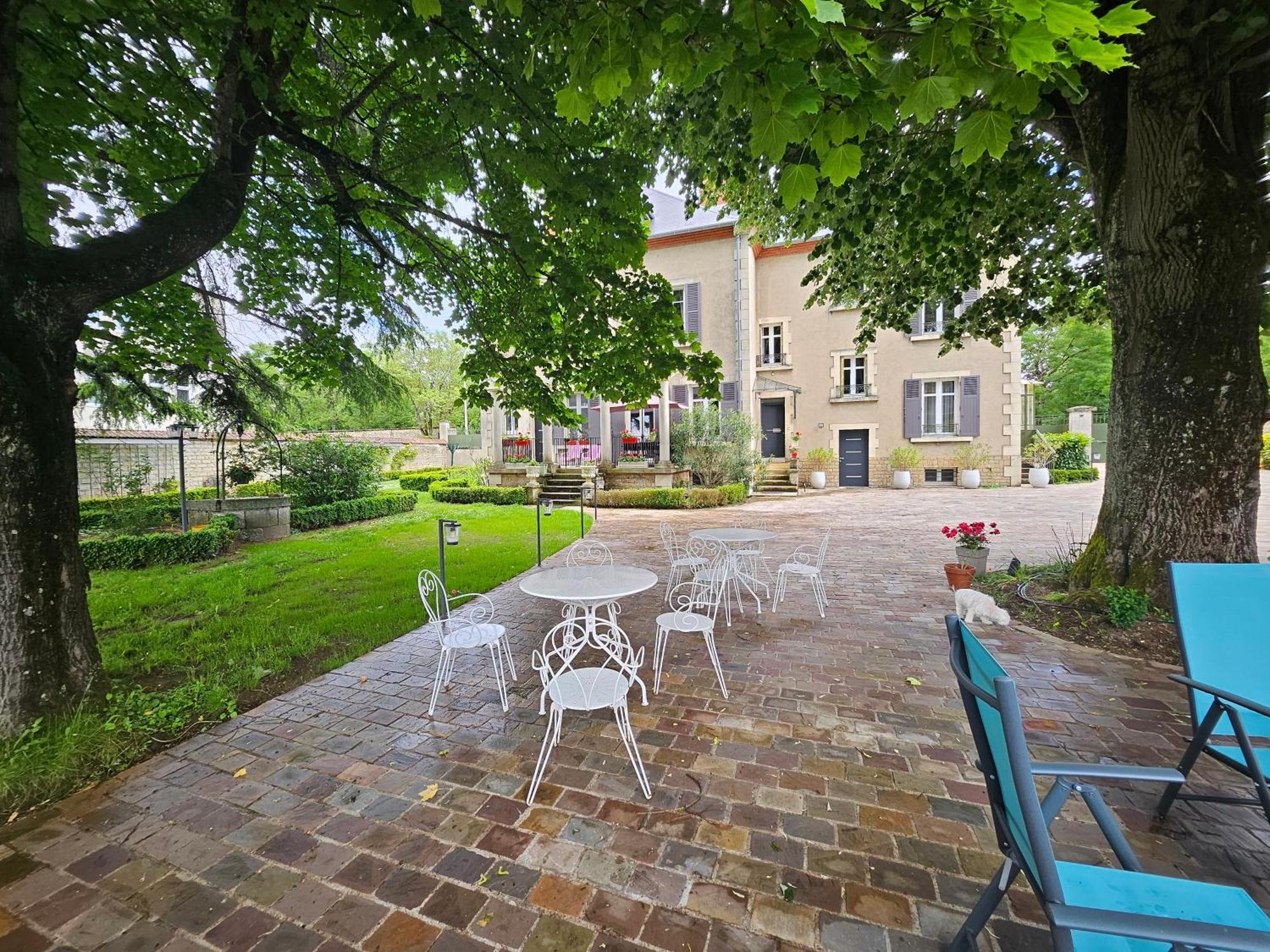 Chambres D'Hotes De Luxe Cote Parc-Cote Jardin Avec Parking Prive Gratuit Nevers Exterior photo