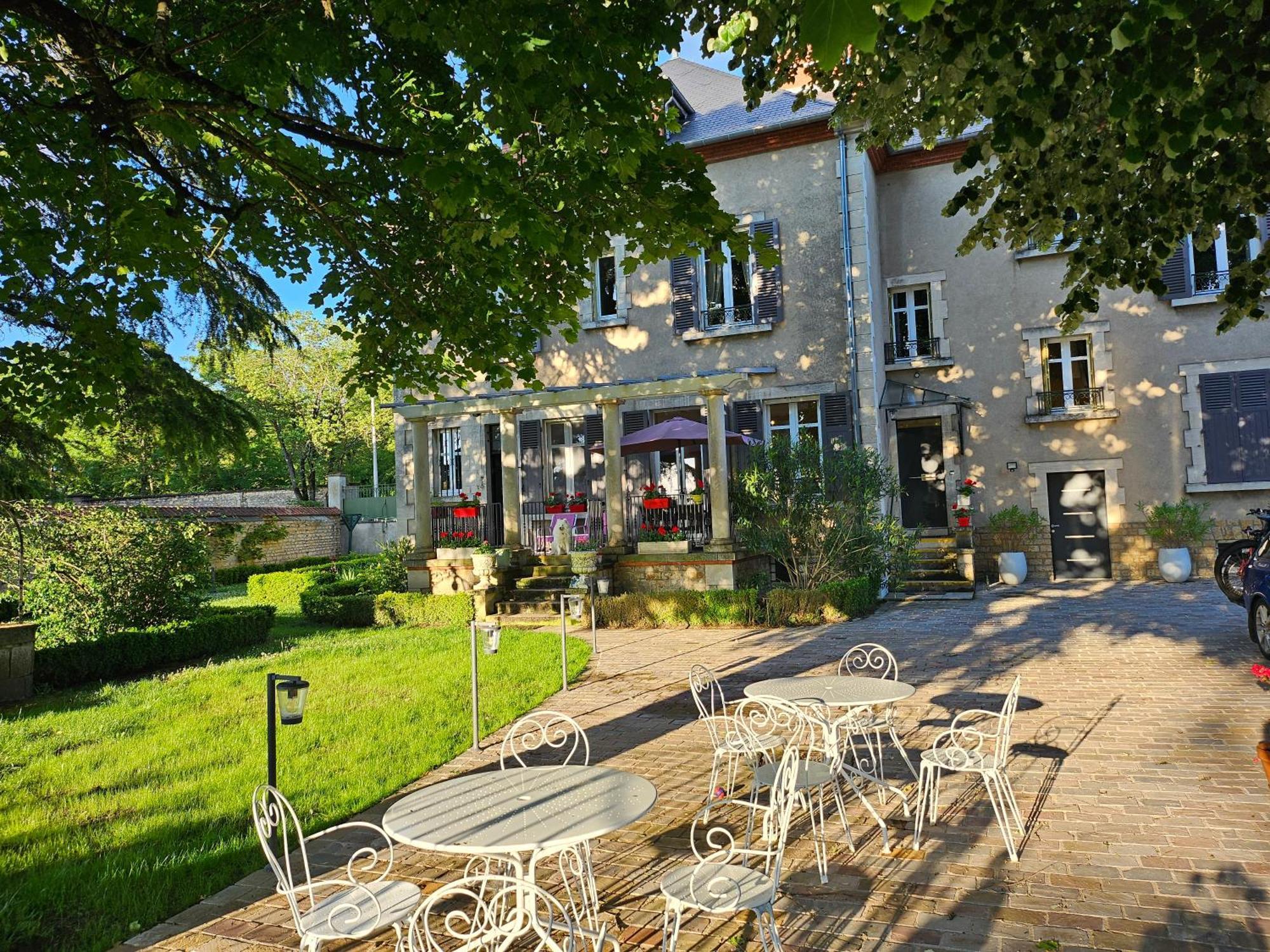 Chambres D'Hotes De Luxe Cote Parc-Cote Jardin Avec Parking Prive Gratuit Nevers Exterior photo