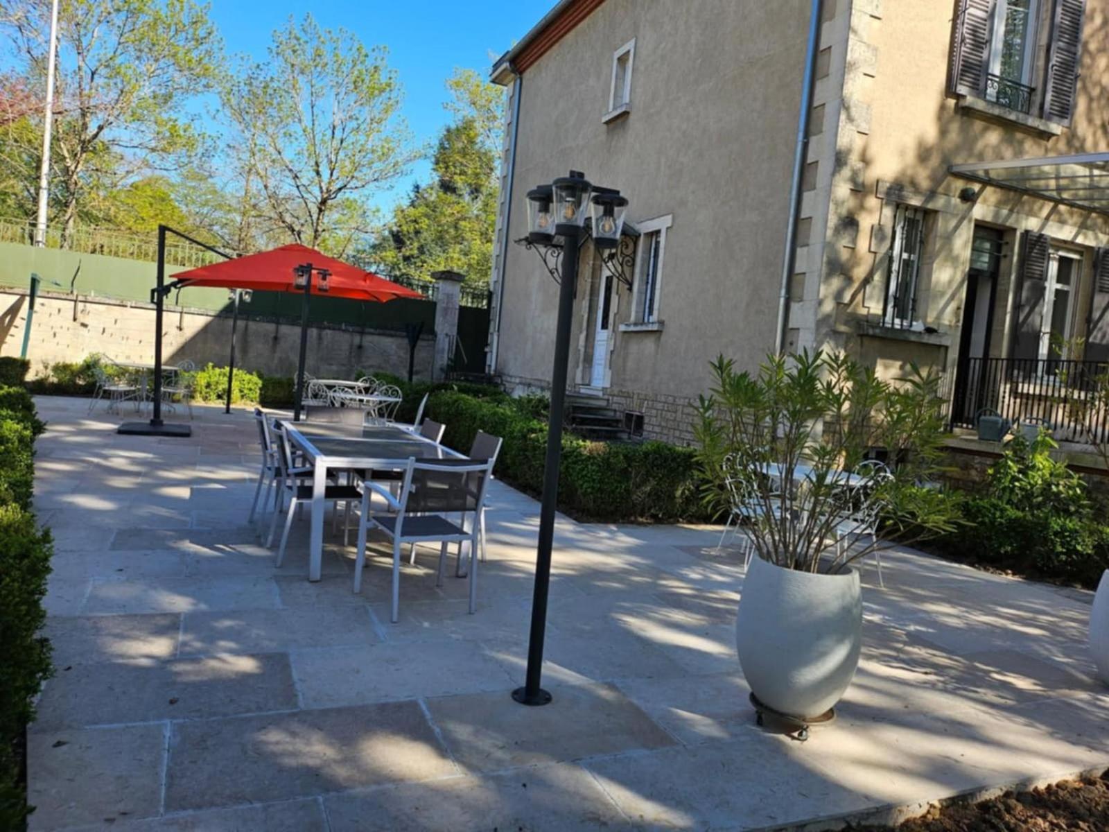 Chambres D'Hotes De Luxe Cote Parc-Cote Jardin Avec Parking Prive Gratuit Nevers Exterior photo