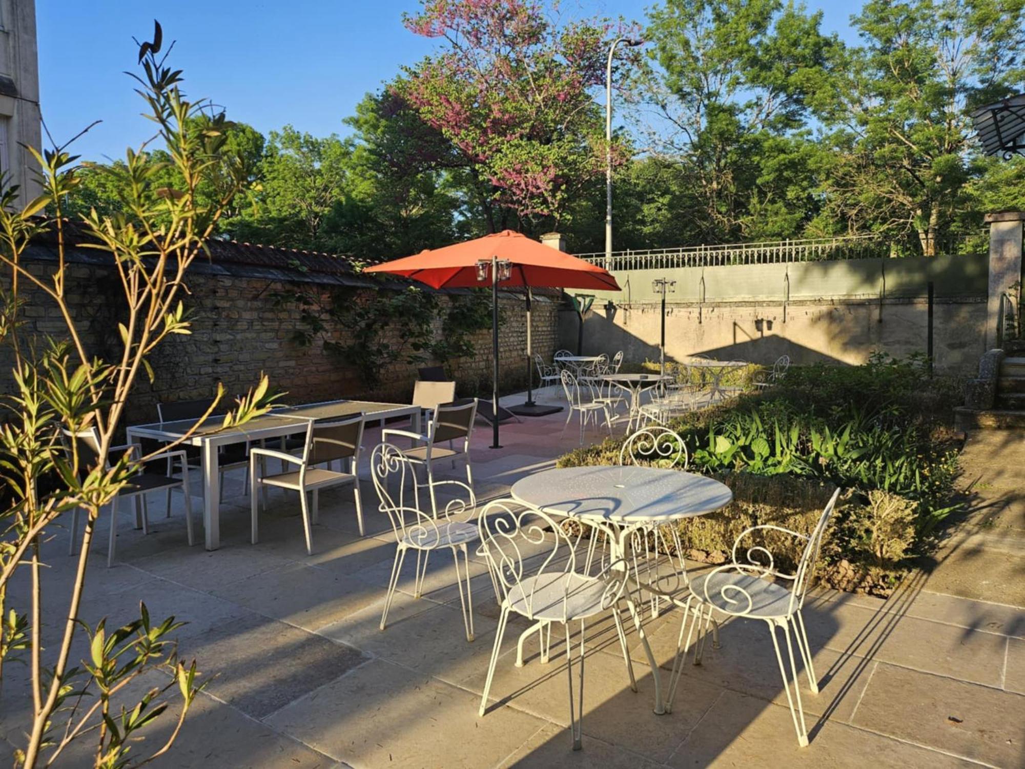 Chambres D'Hotes De Luxe Cote Parc-Cote Jardin Avec Parking Prive Gratuit Nevers Exterior photo