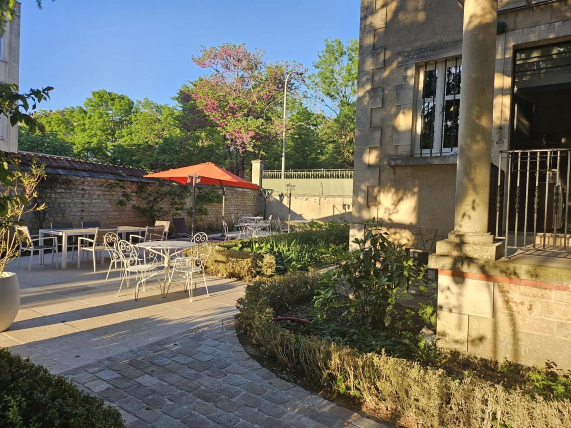 Chambres D'Hotes De Luxe Cote Parc-Cote Jardin Avec Parking Prive Gratuit Nevers Exterior photo
