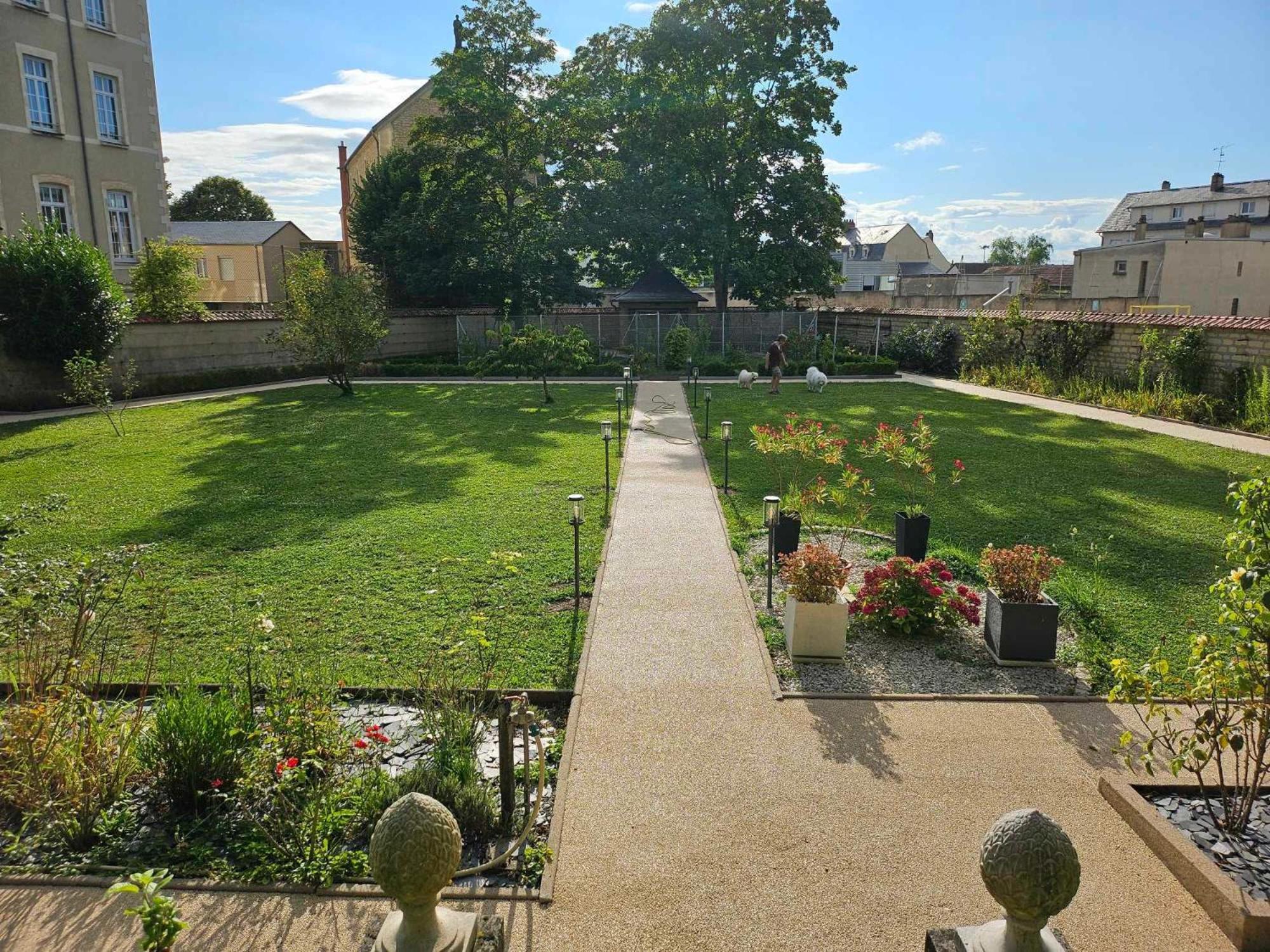 Chambres D'Hotes De Luxe Cote Parc-Cote Jardin Avec Parking Prive Gratuit Nevers Exterior photo