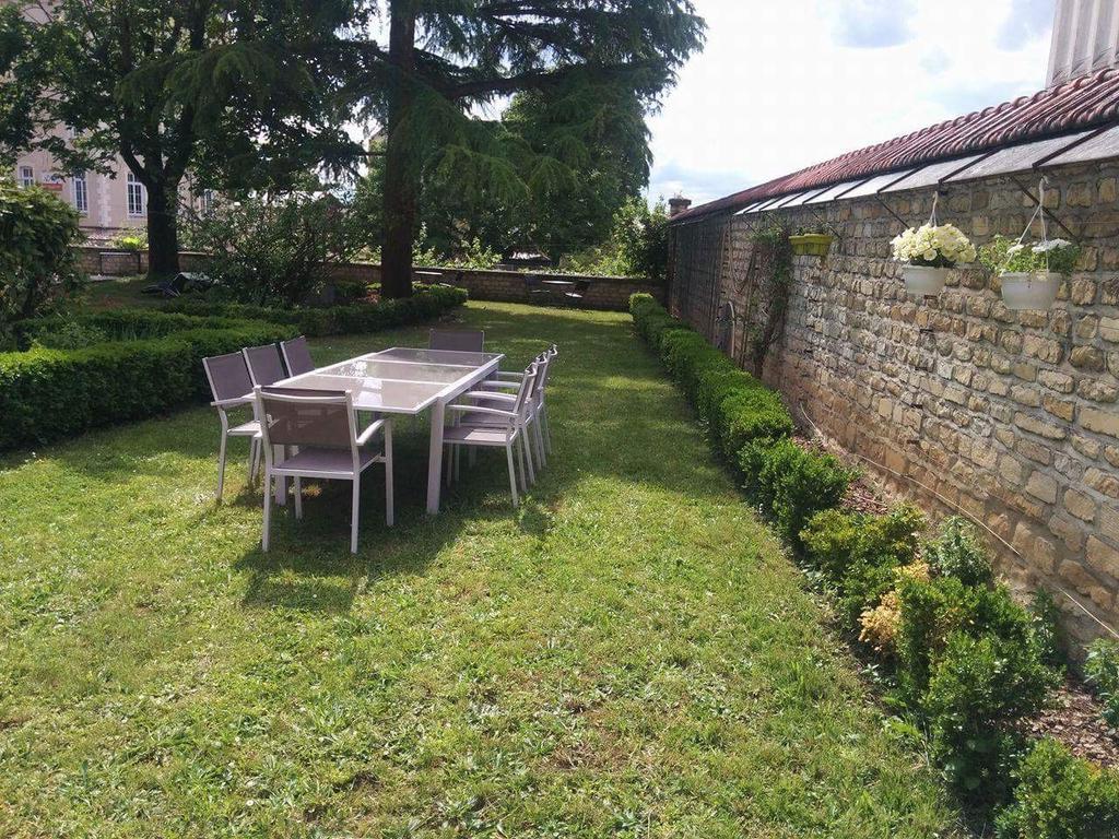 Chambres D'Hotes De Luxe Cote Parc-Cote Jardin Avec Parking Prive Gratuit Nevers Exterior photo