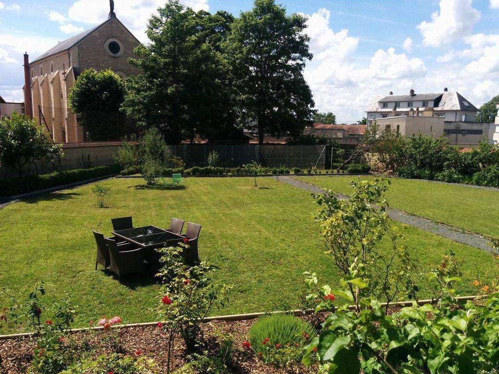 Chambres D'Hotes De Luxe Cote Parc-Cote Jardin Avec Parking Prive Gratuit Nevers Exterior photo