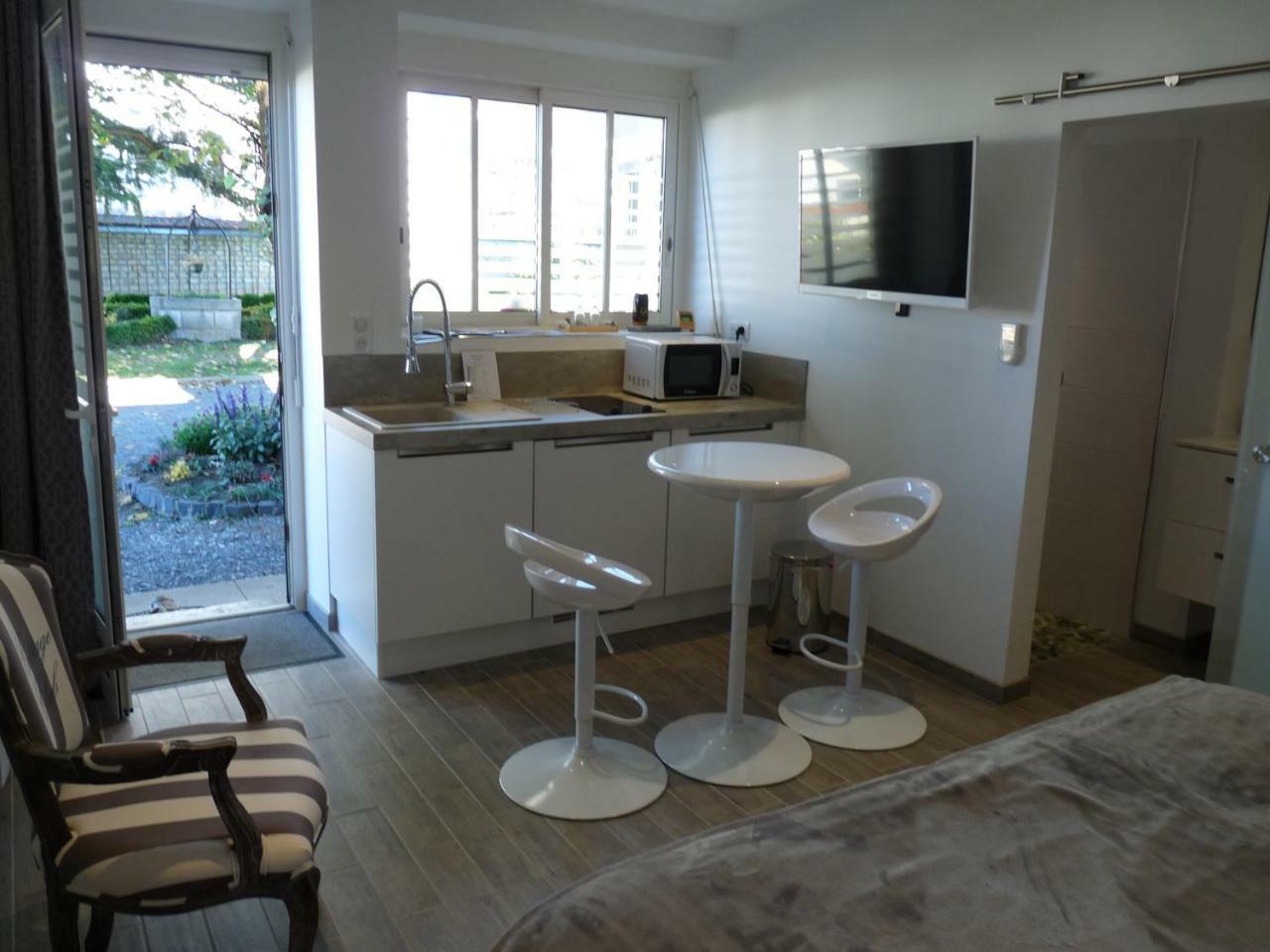 Chambres D'Hotes De Luxe Cote Parc-Cote Jardin Avec Parking Prive Gratuit Nevers Exterior photo
