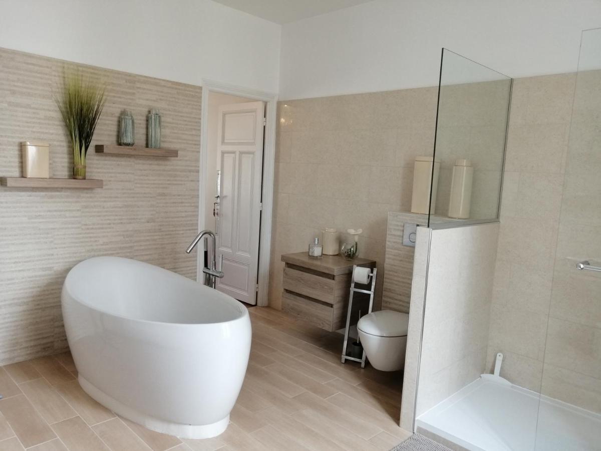 Chambres D'Hotes De Luxe Cote Parc-Cote Jardin Avec Parking Prive Gratuit Nevers Exterior photo